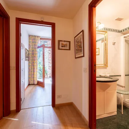 Bellavista Lakeview Pool Villa *