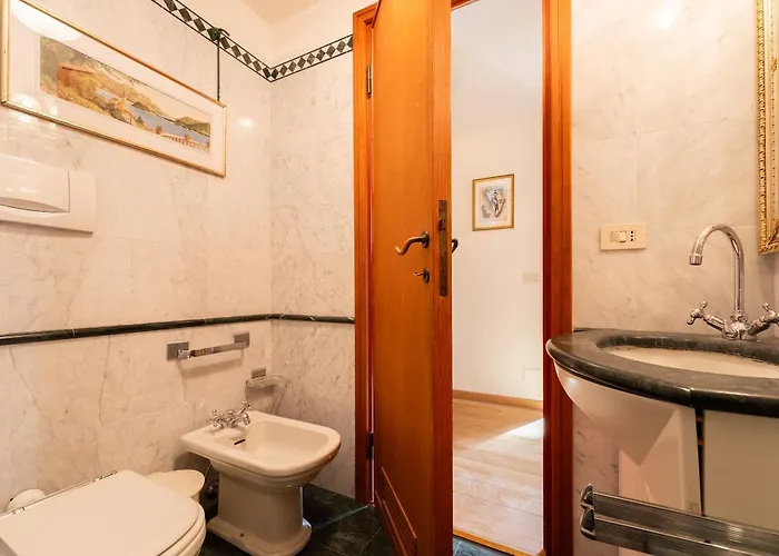Bellavista Lakeview Pool Villa *